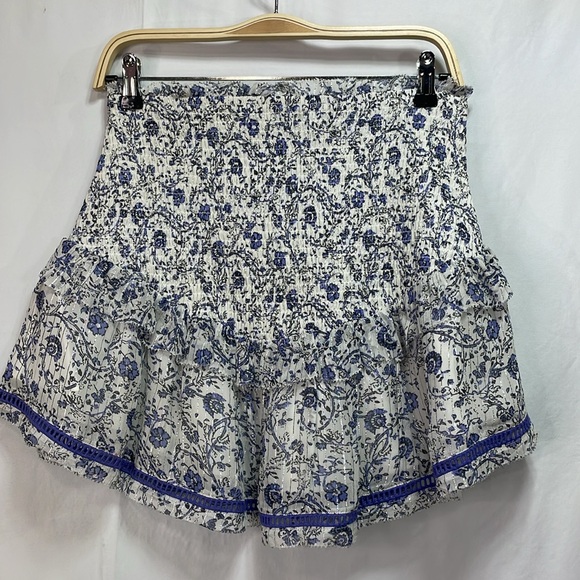 🦀 Saylor blue white + silver floral smocked short skirt - Picture 4 of 7